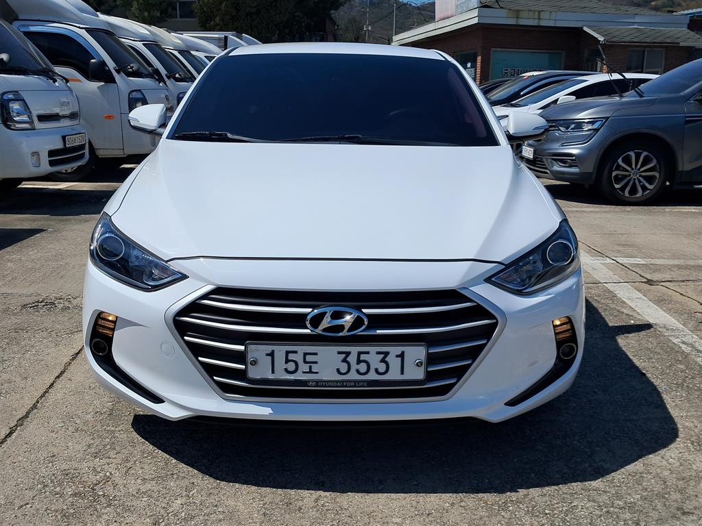 HYUNDAI Avante - Vista 2