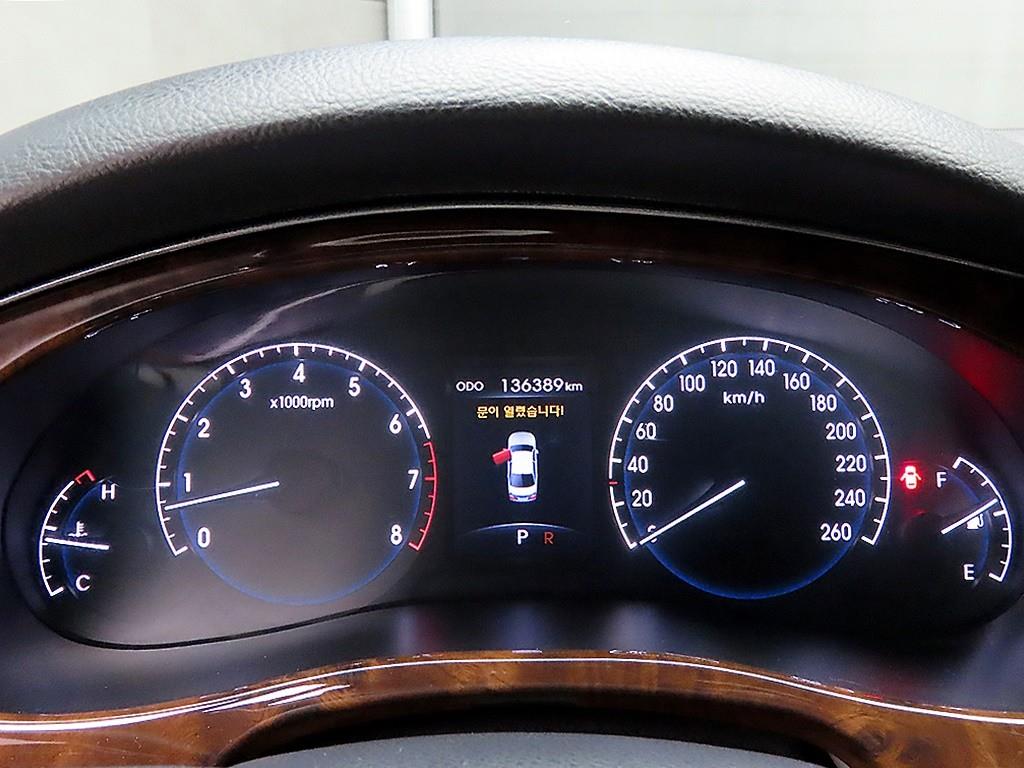 HYUNDAI Genesis - Vista 8