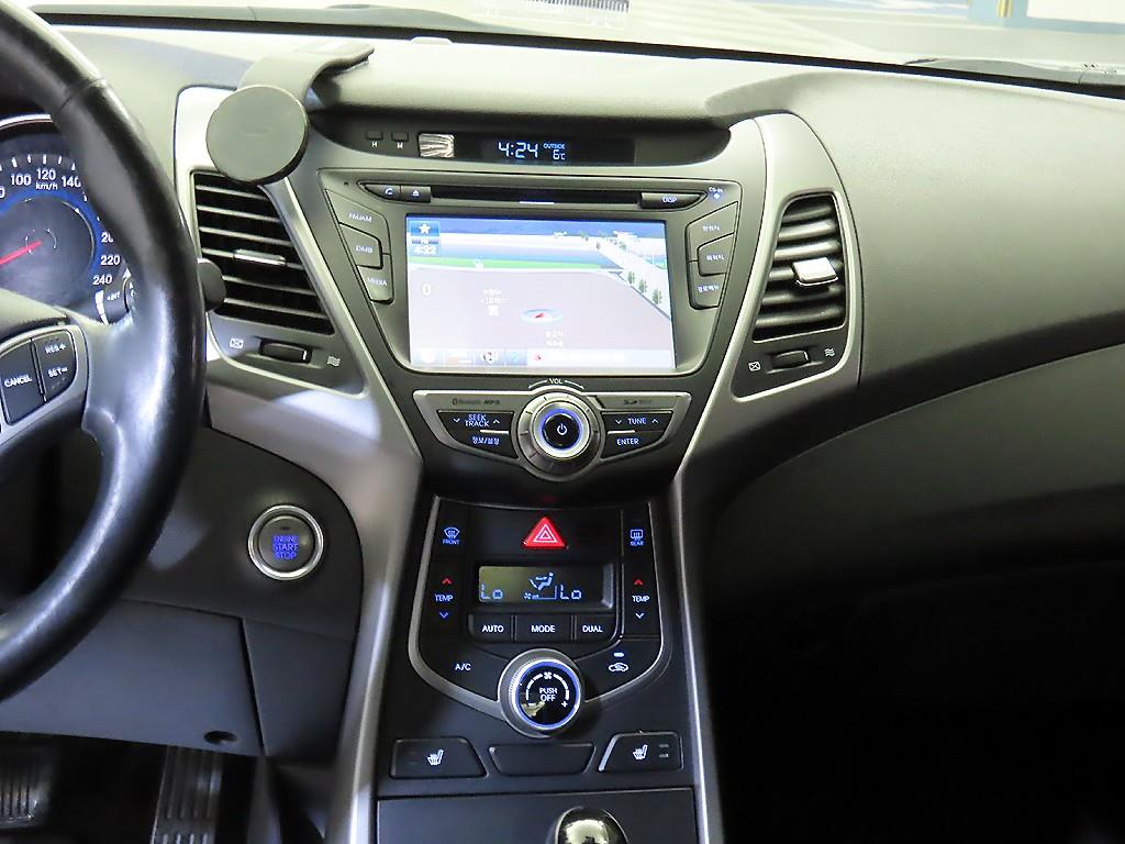 HYUNDAI Avante - Vista 11