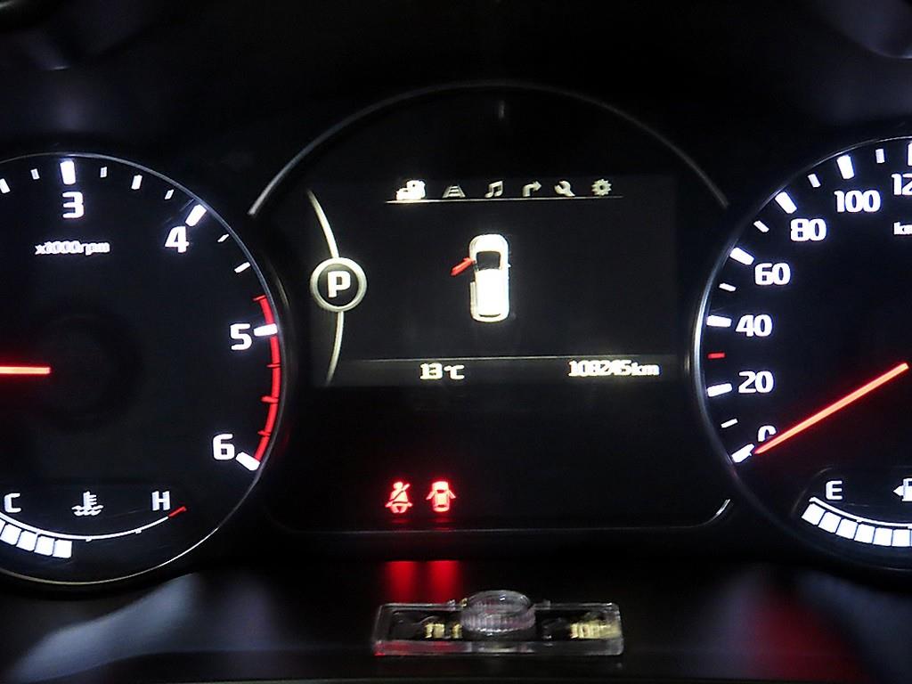 KIA Carens - Vista 9