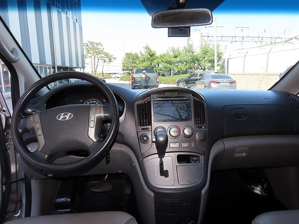 HYUNDAI Starex - Vista 7