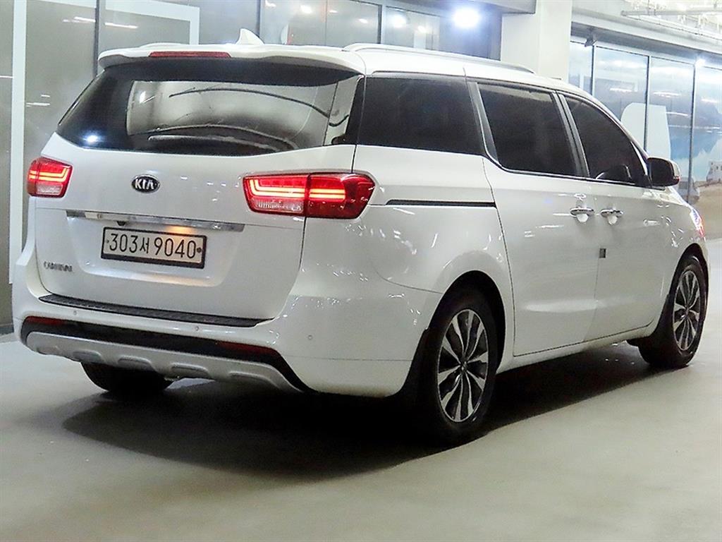 KIA Carnival - Vista 4
