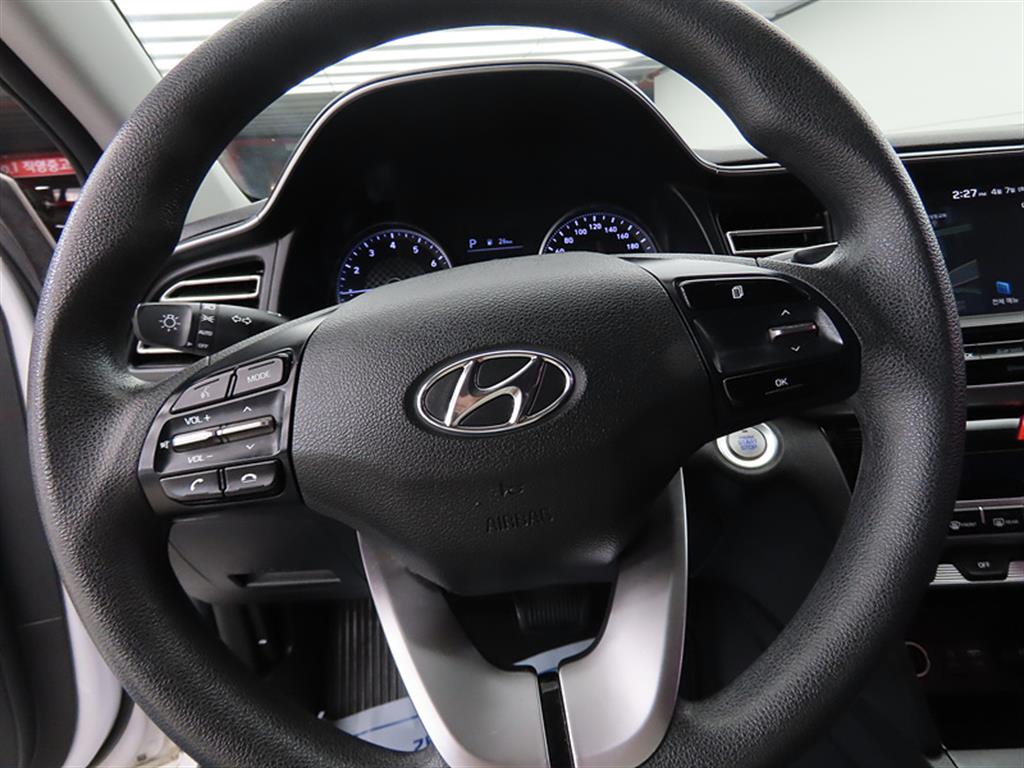 HYUNDAI Avante - Vista 8