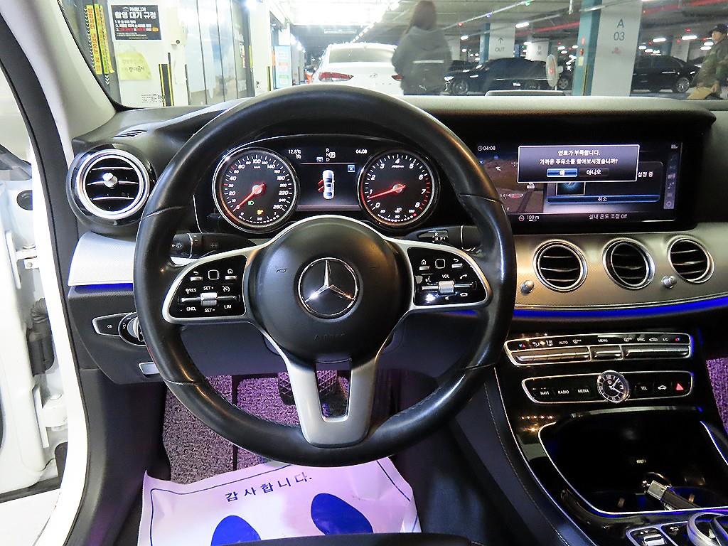 Mercedes Benz E class - Vista 8