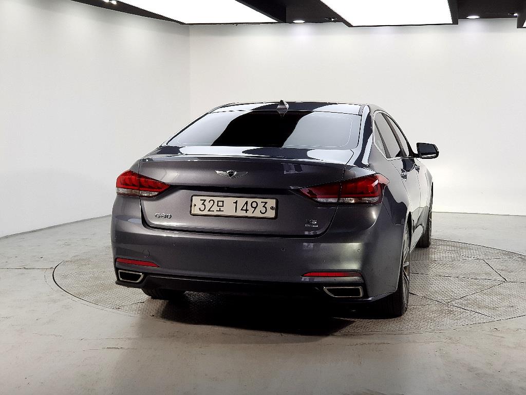 HYUNDAI Genesis - Vista 3