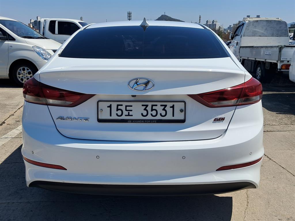 HYUNDAI Avante - Vista 4