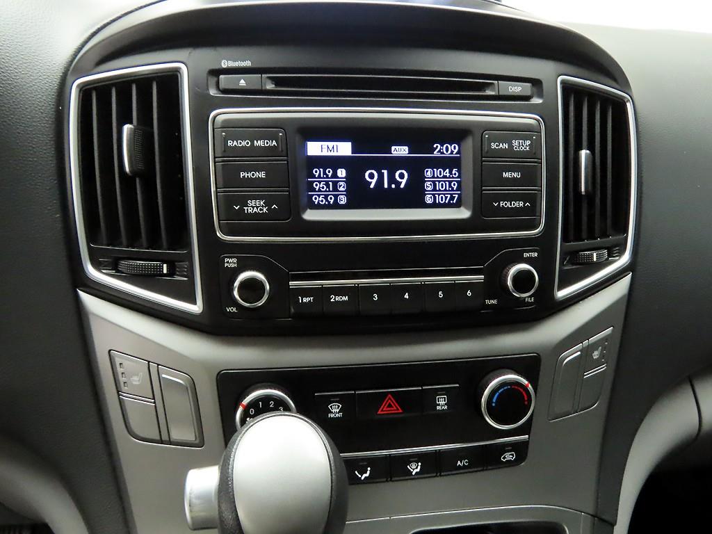 HYUNDAI Starex - Vista 10