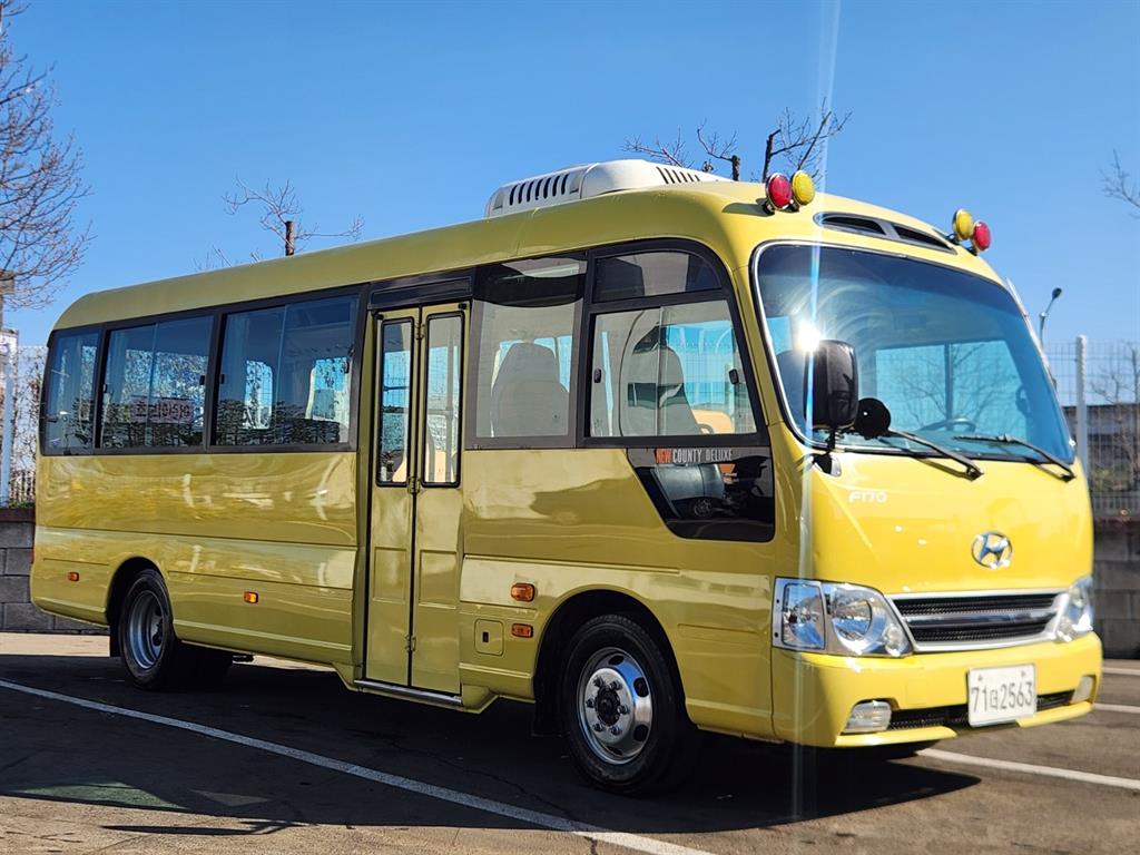 medium and large bus Hyundai bus - Vista 9