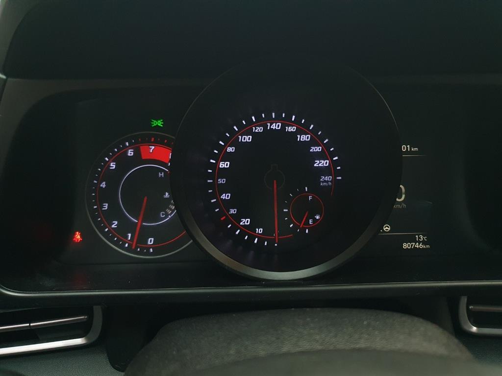 HYUNDAI Avante - Vista 7