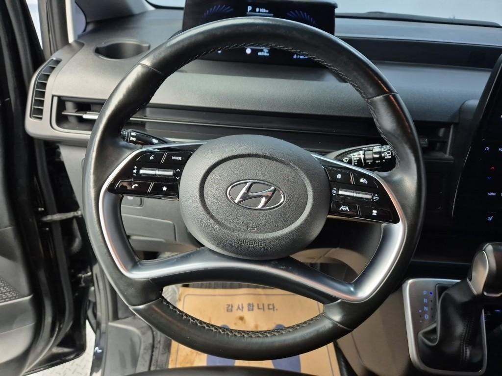 HYUNDAI Staria - Vista 9