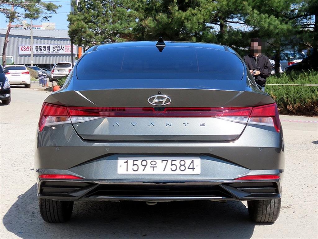 HYUNDAI Avante - Vista 4