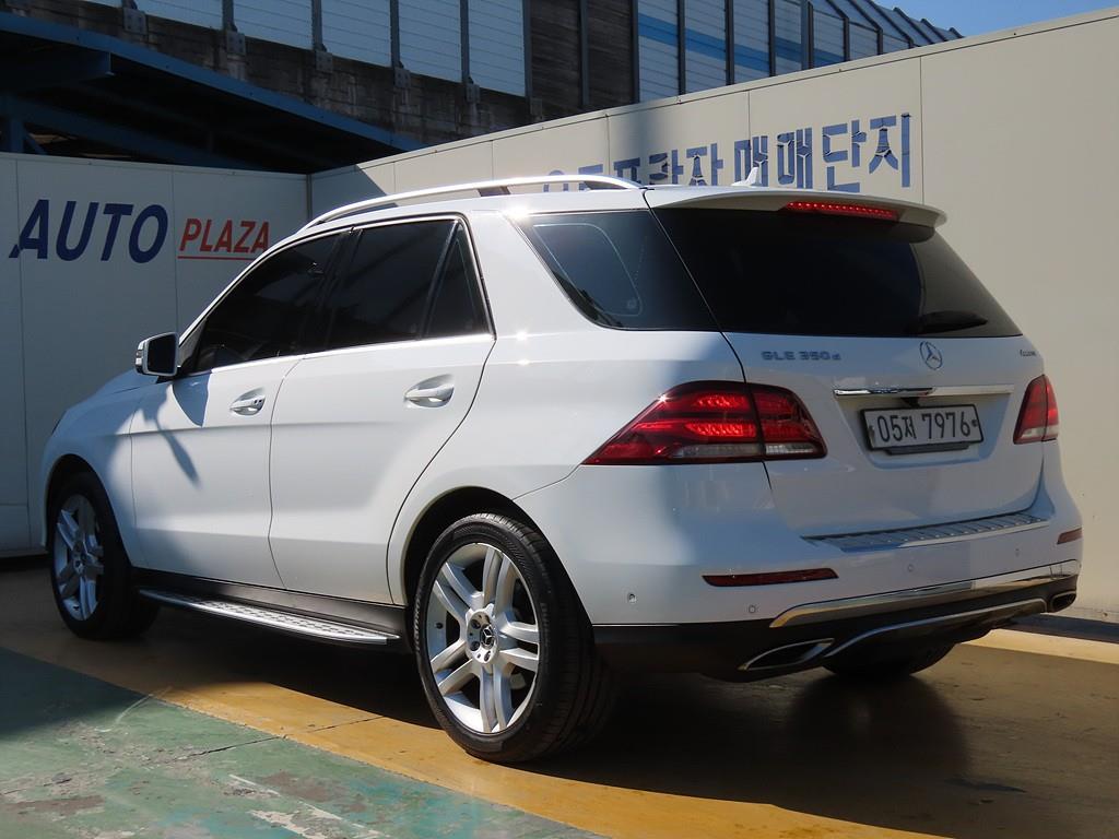 Mercedes Benz GLE Class - Vista 3