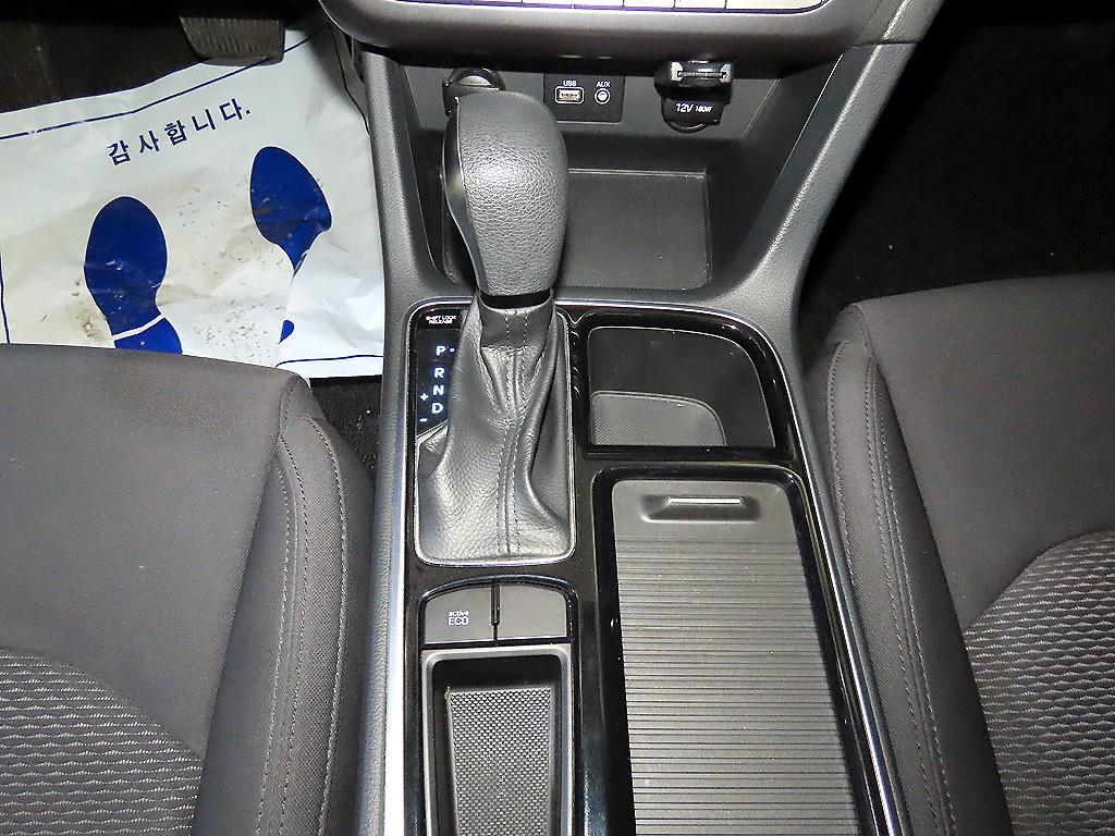 HYUNDAI Sonata - Vista 12