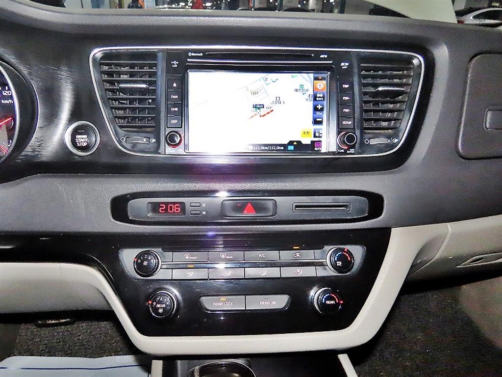 KIA Carnival - Vista 11