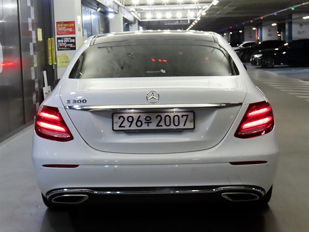 Mercedes Benz E class - Vista 5