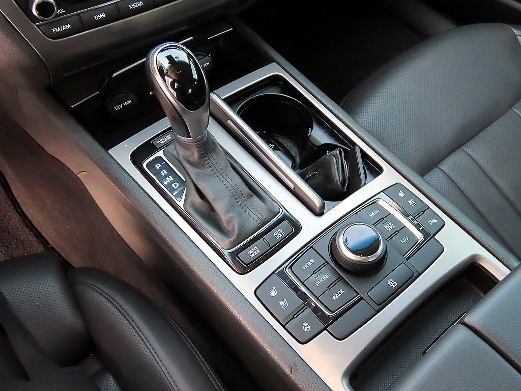 HYUNDAI Genesis - Vista 11