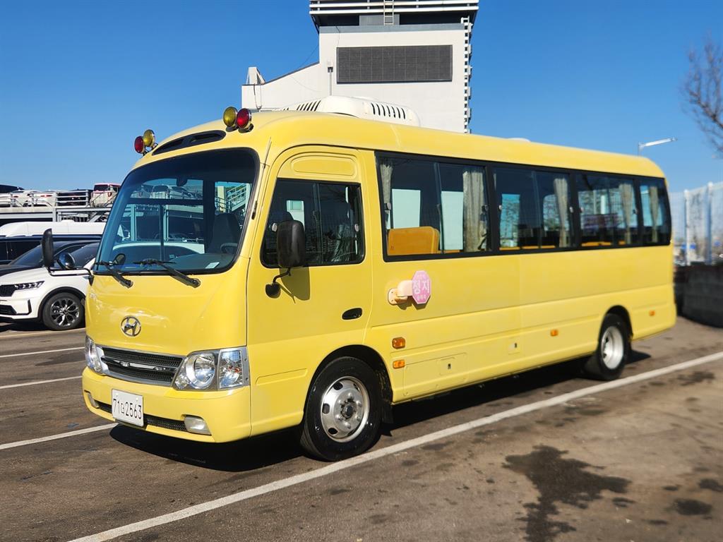 medium and large bus Hyundai bus - Vista 2