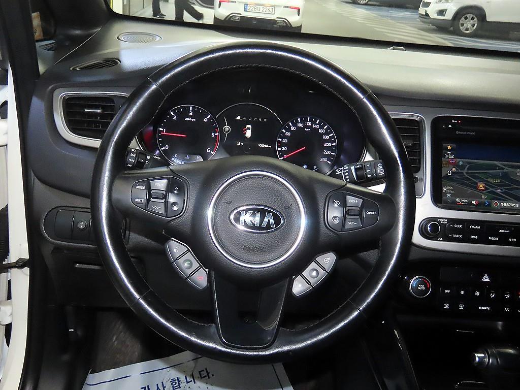 KIA Carens - Vista 8