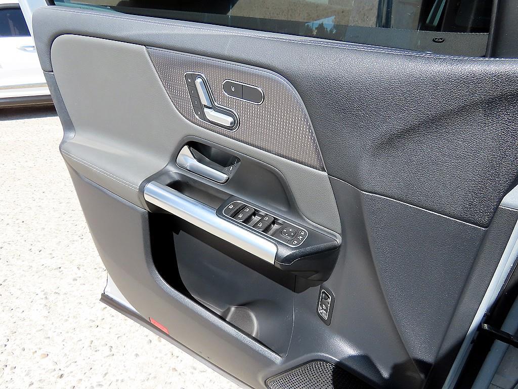 Mercedes Benz EQA - Vista 12