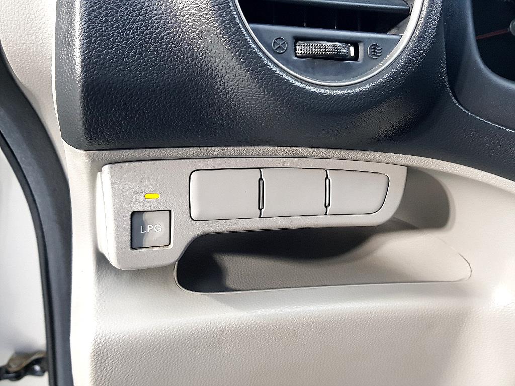 KIA Carens - Vista 12