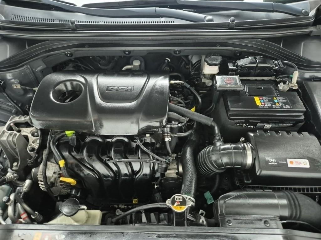 HYUNDAI Avante - Vista 5