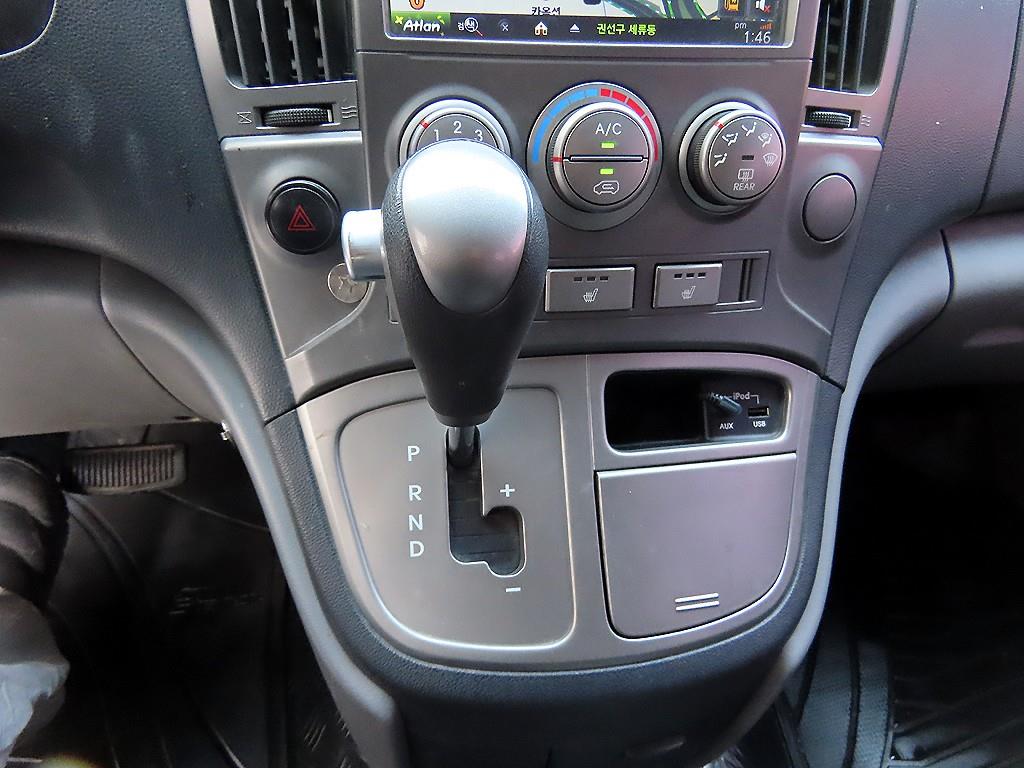 HYUNDAI Starex - Vista 10