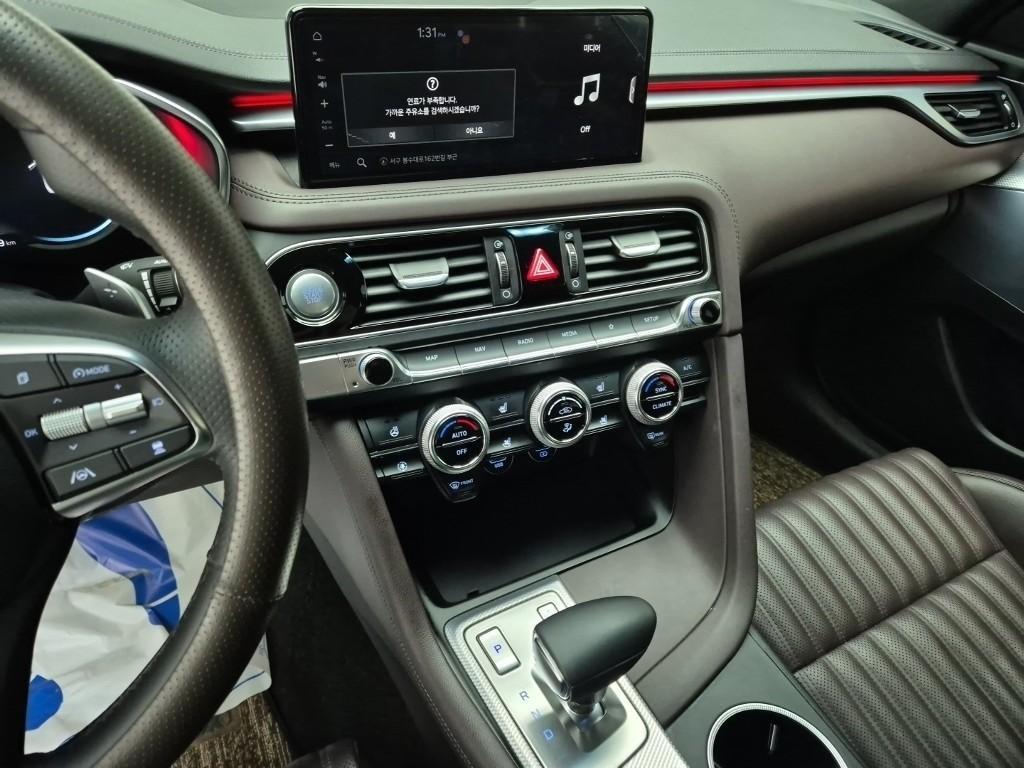 Genesis G70 - Vista 9