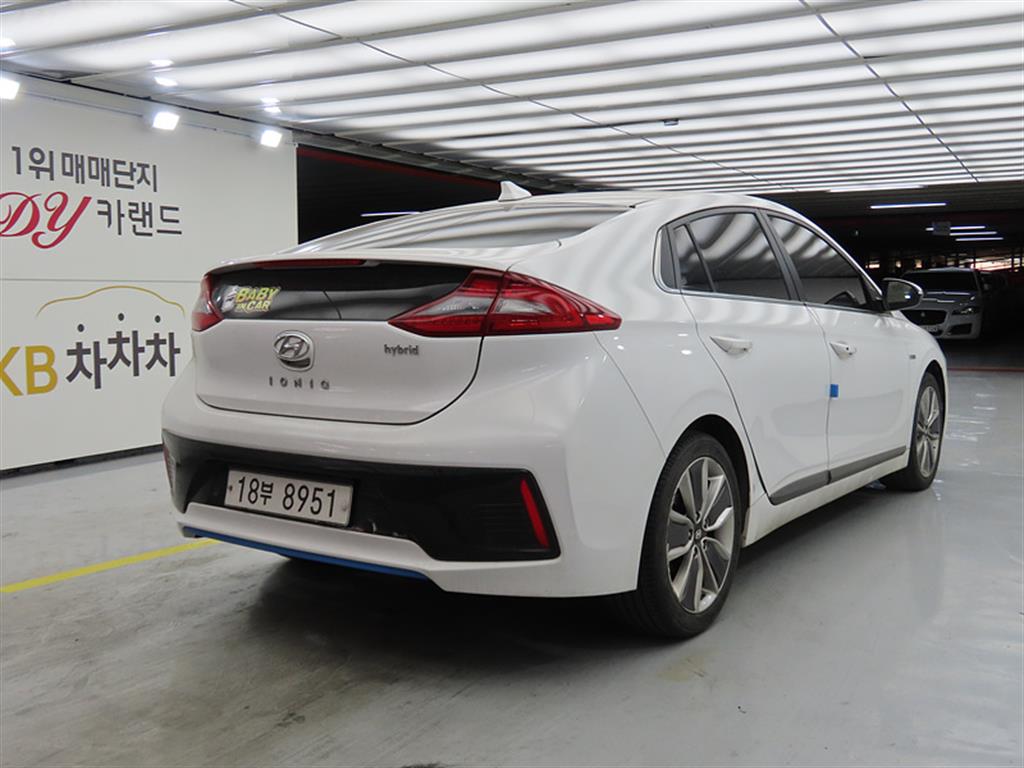 HYUNDAI Ioniq - Vista 4