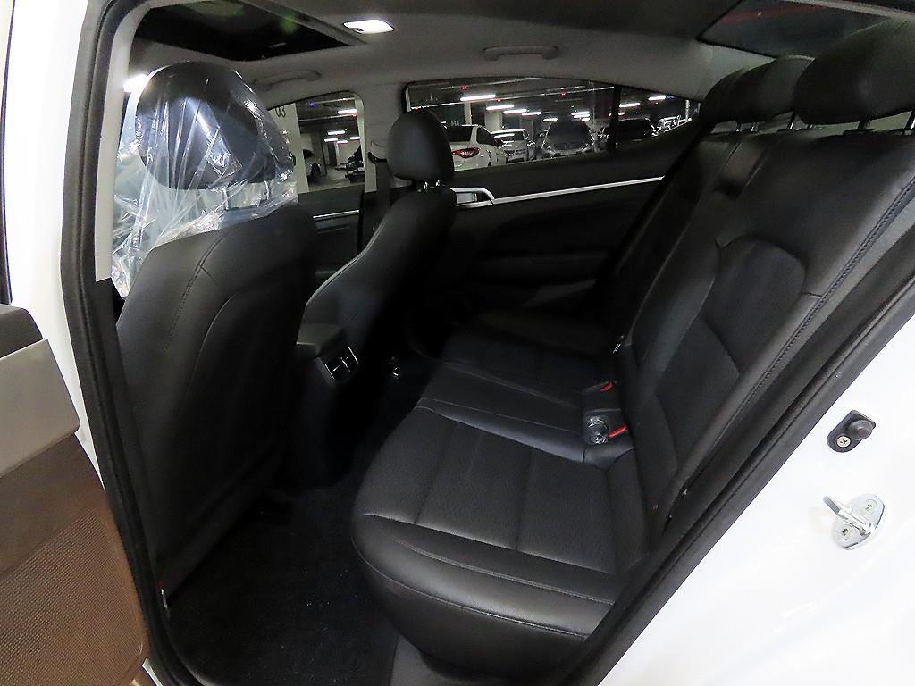 HYUNDAI Avante - Vista 7