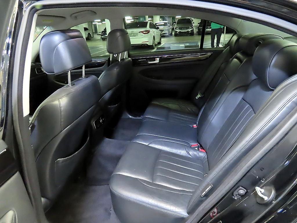 HYUNDAI Genesis - Vista 7