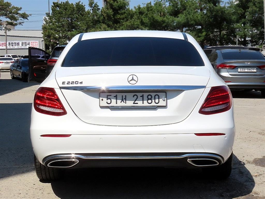 Mercedes Benz E class - Vista 4