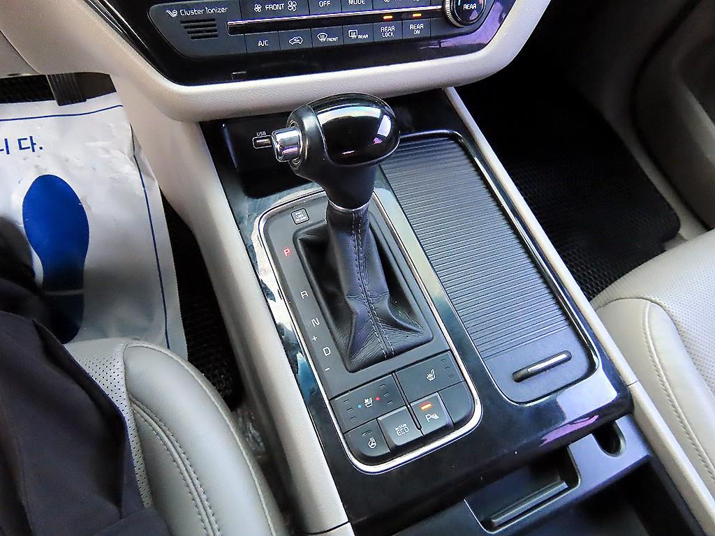 KIA Carnival - Vista 10