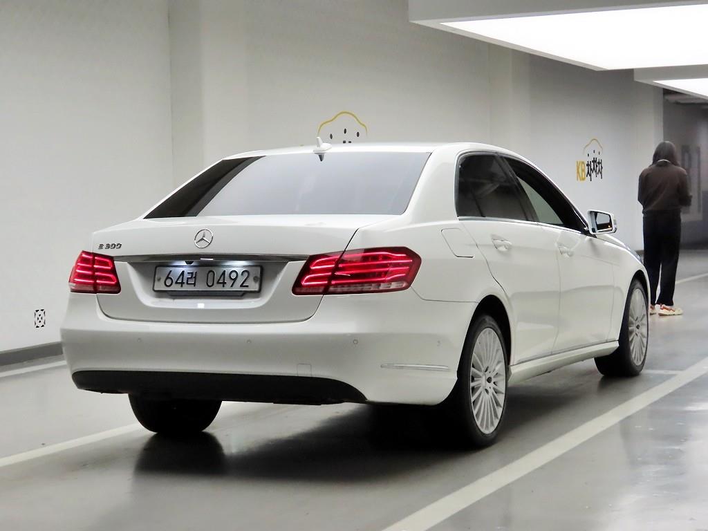 Mercedes Benz E class - Vista 4