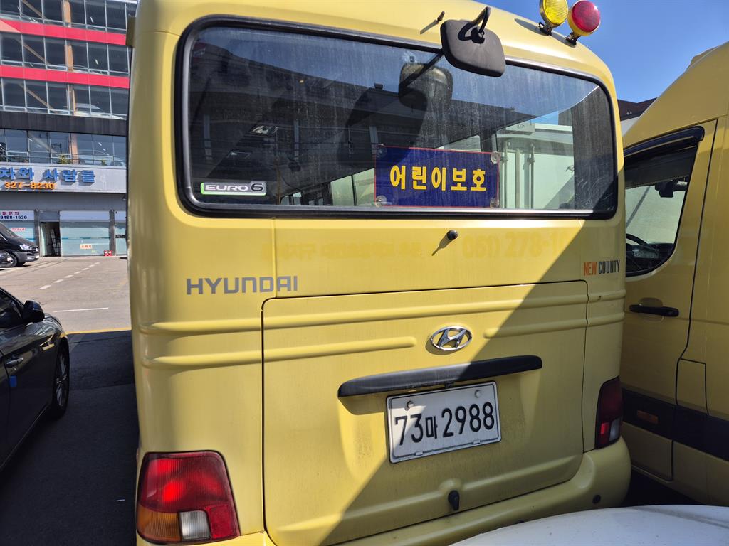 medium and large bus Hyundai bus - Vista 5