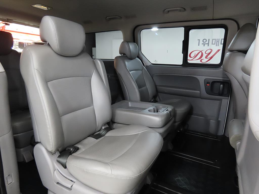 HYUNDAI Starex - Vista 6