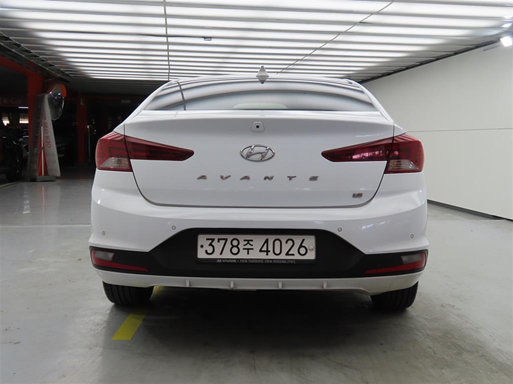 HYUNDAI Avante - Vista 3