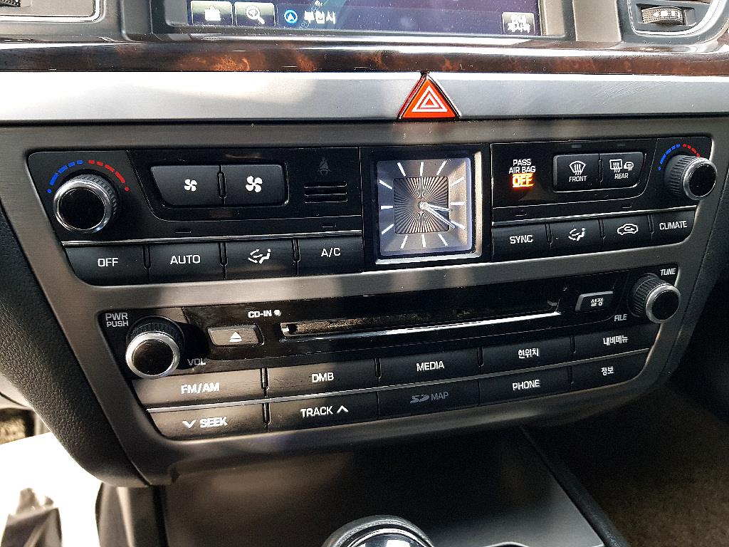 HYUNDAI Genesis - Vista 9