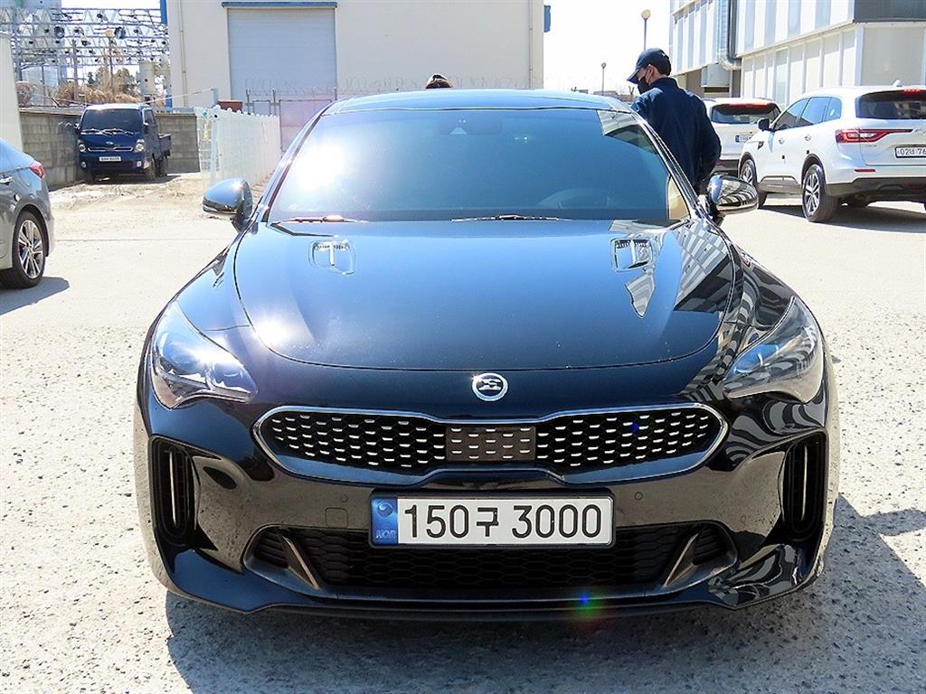 KIA Stinger 2018 Negro - Importación desde Corea - HF Imports Iquique - Foto 1