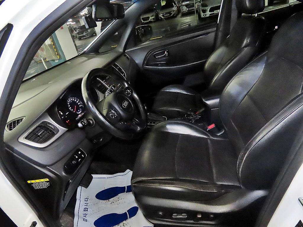 KIA Carens - Vista 6