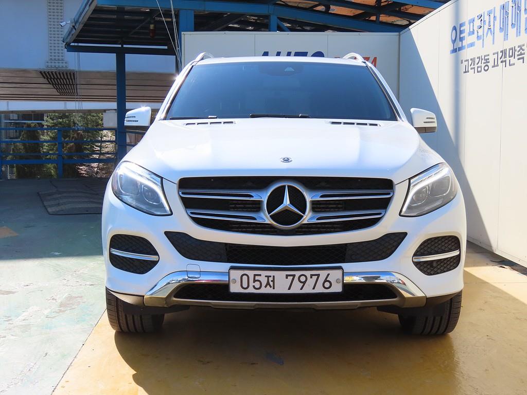 Mercedes Benz GLE Class - Vista 2