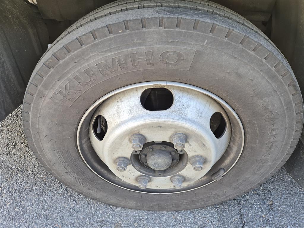 medium and large bus Hyundai bus - Vista 6