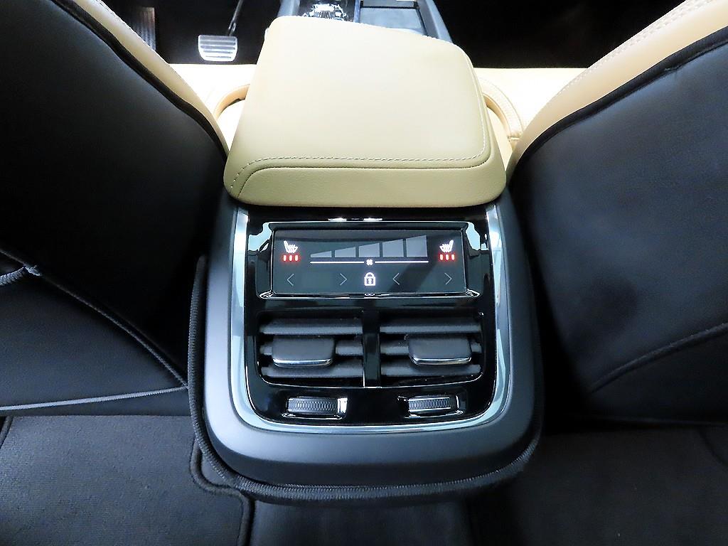 Volvo XC60 2022 Plateado - Importación desde Corea - HF Imports Iquique - Foto 16