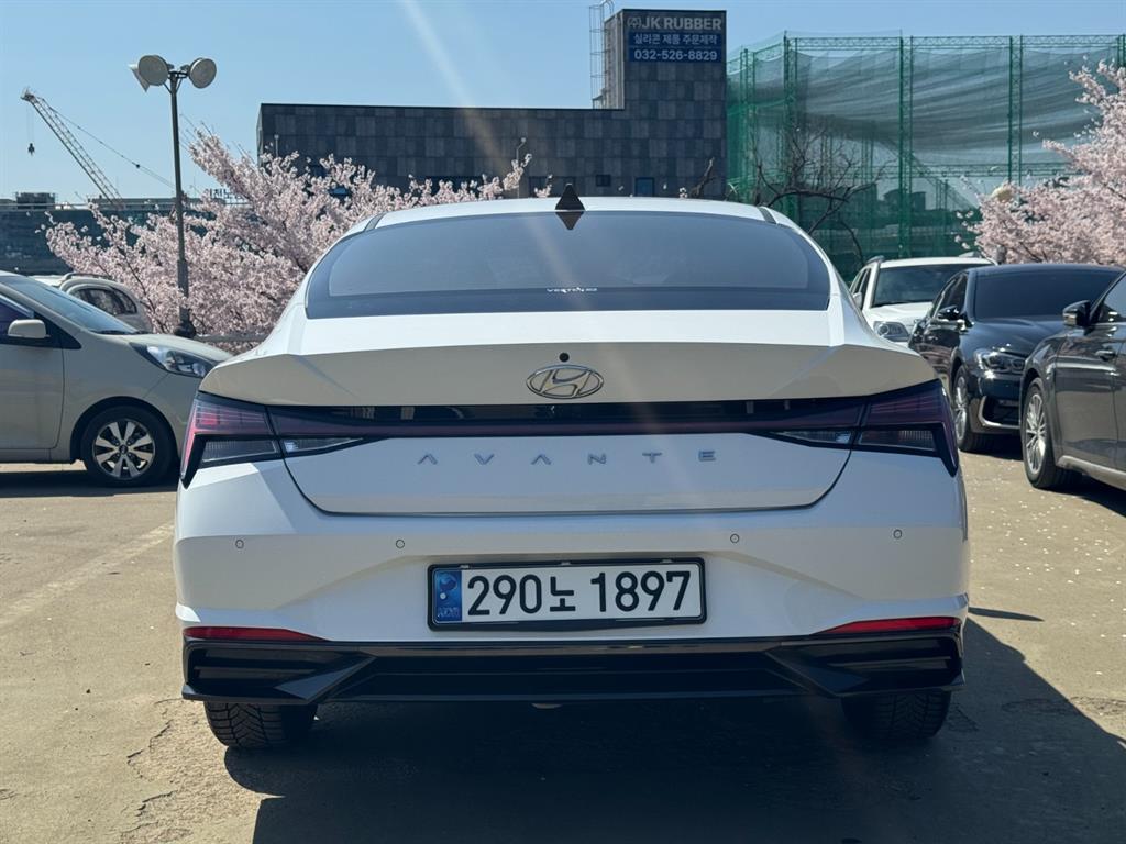 HYUNDAI Avante - Vista 3