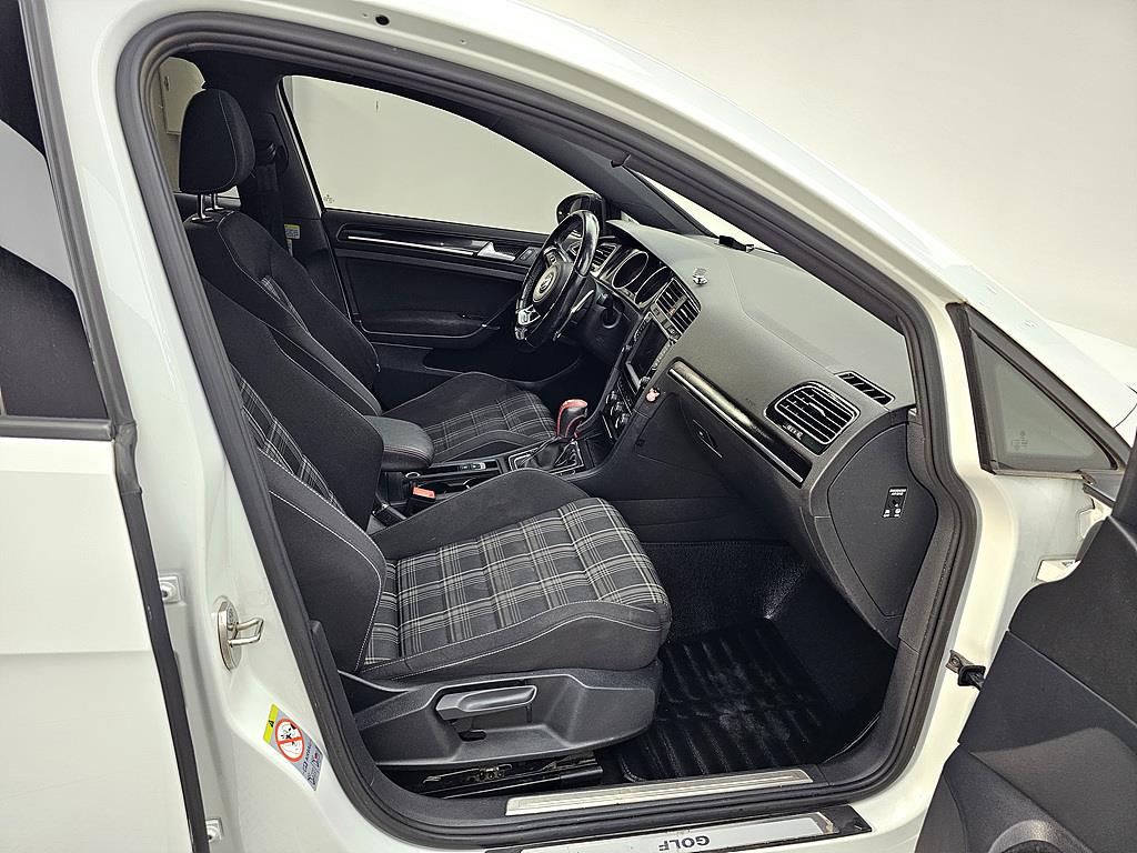 Volkswagen Golf - Vista 11