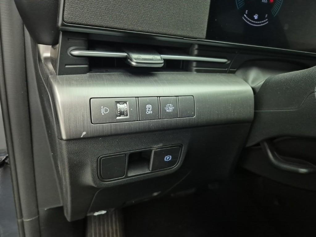 HYUNDAI Kona - Vista 7