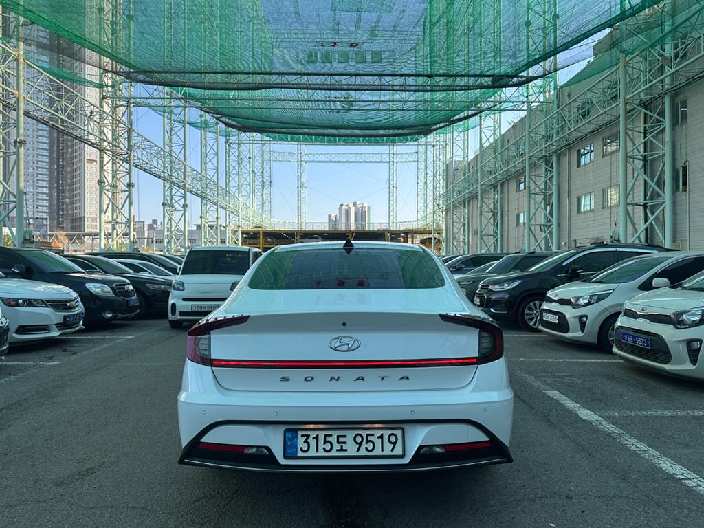 HYUNDAI Sonata - Vista 4