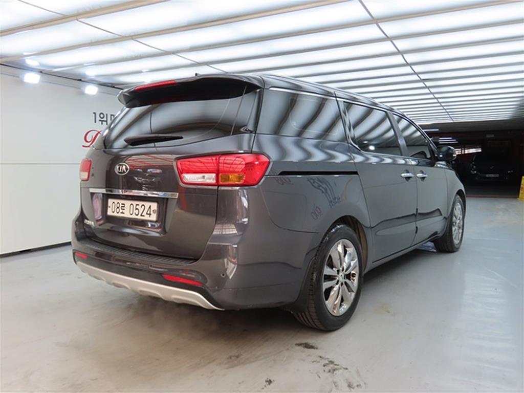 KIA Carnival - Vista 4