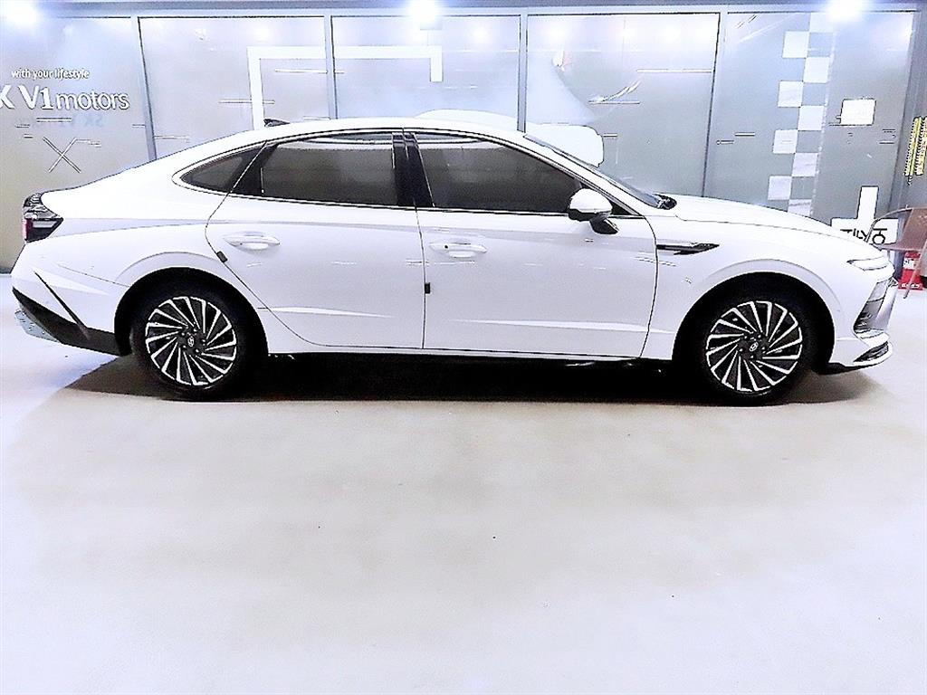 HYUNDAI Sonata - Vista 3