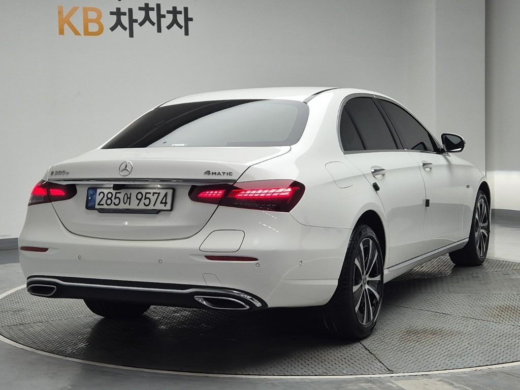 Mercedes Benz E class - Vista 3