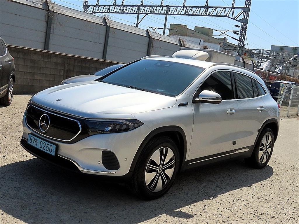 Mercedes Benz EQA - Vista 2